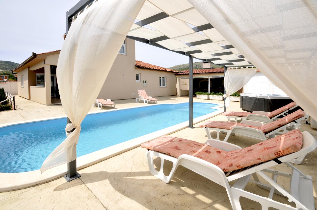 Courtyard - Luxury villa with a swimming pool Plano, Trogir