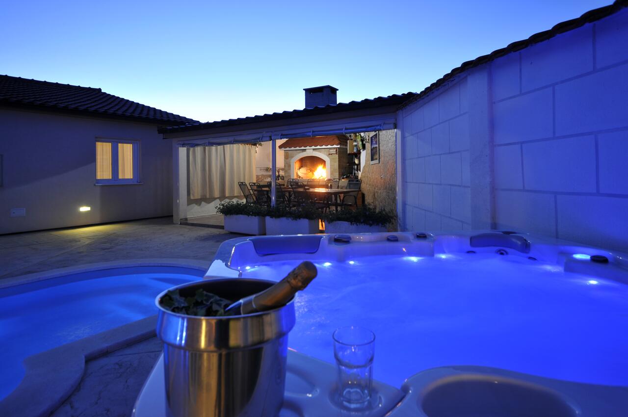 Courtyard - Luxury villa with a swimming pool Plano, Trogir