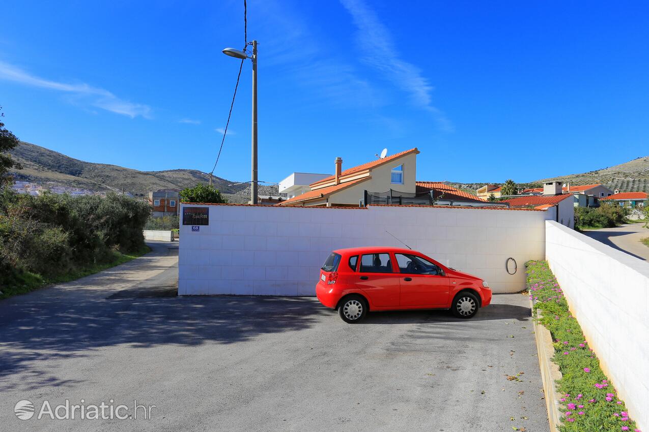 Parking lot - Luxury villa with a swimming pool Plano, Trogir