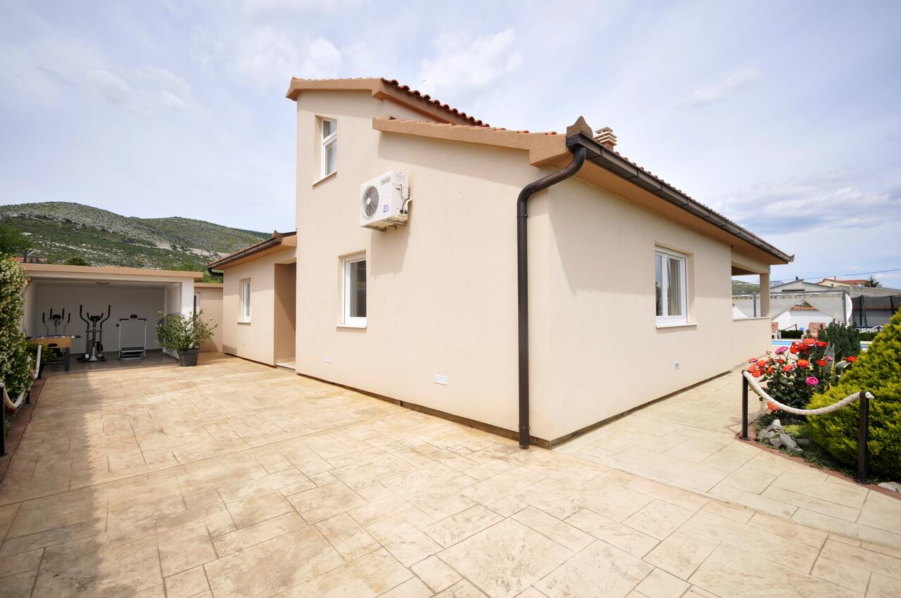 Property - Luxury villa with a swimming pool Plano, Trogir