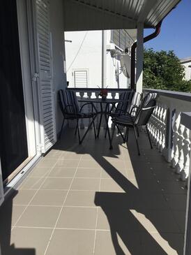 Ferienwohnungen mit Parkplatz Starigrad, Paklenica - 18492