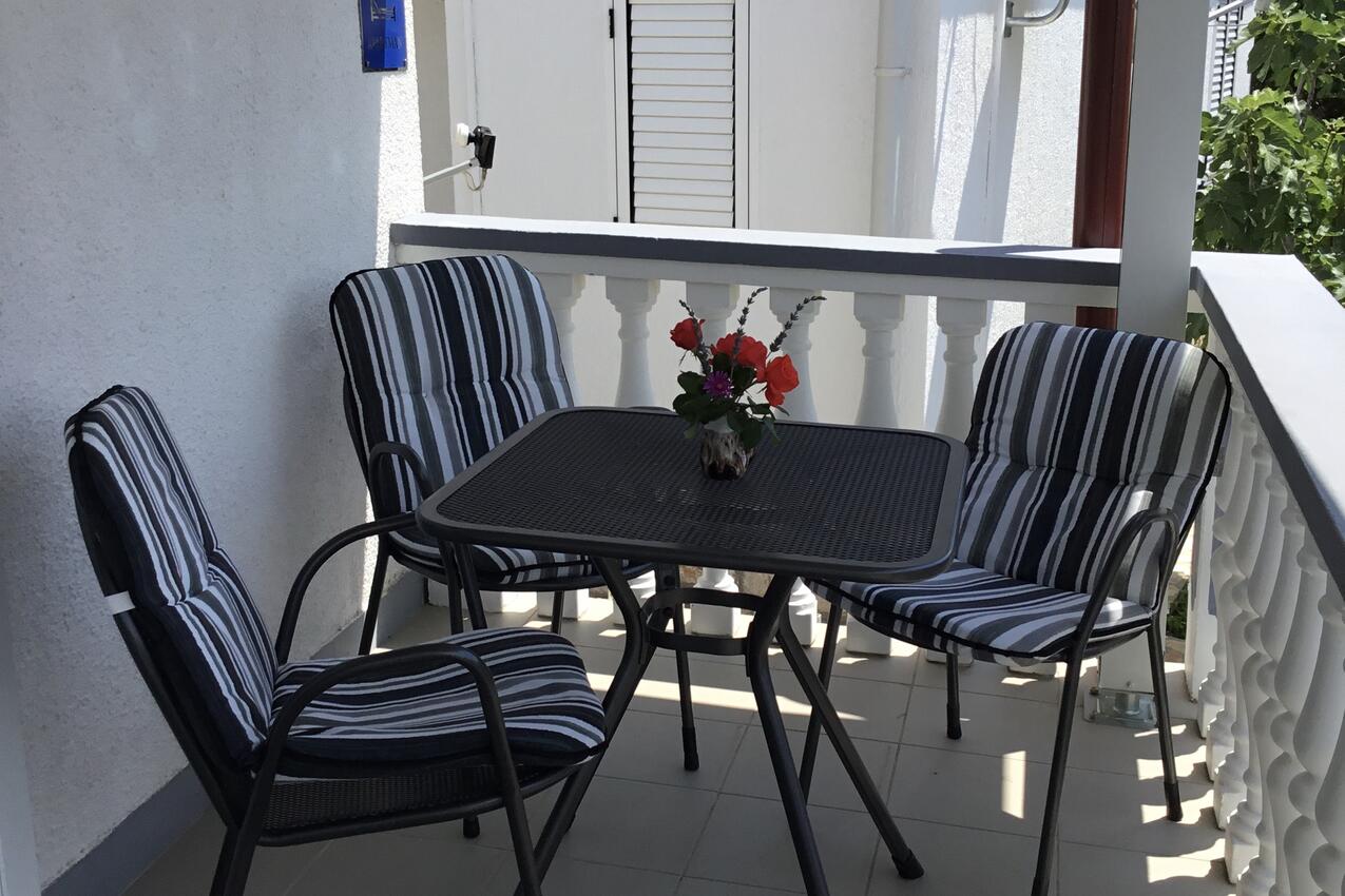 Apartments with parking spaces Starigrad, Paklenica - 18492