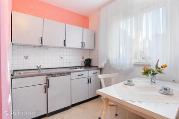 Apartments with parking space Marušići, Omiš - 18497