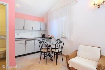 Apartamentos con parking Marusici, Omis - 18497