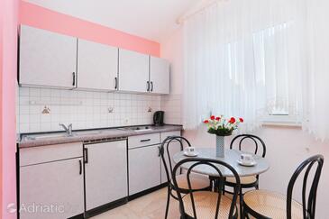 Apartments with parking space Marušići, Omiš - 18497