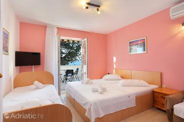 Apartments with parking space Marušići, Omiš - 18497