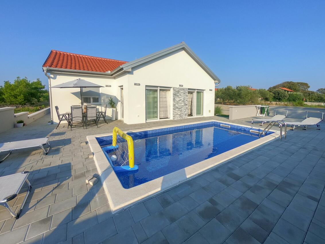Будинок для сім'ї з басейном біля моря Прівлака - Privlaka, Задар - Zadar - 18508