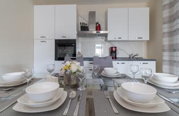 Дом для семьи с бассейном у моря Привлака - Privlaka, Задар - Zadar - 18508