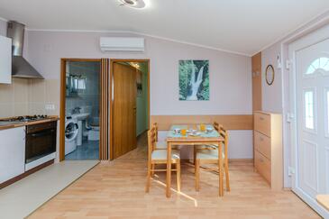 Apartmaji s parkingom Vir - 18517