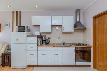 Apartments with parking space Vir - 18517