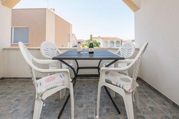 Apartments with parking space Vir - 18518