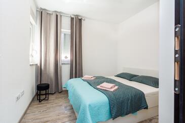 Apartments with parking space Vir - 18520