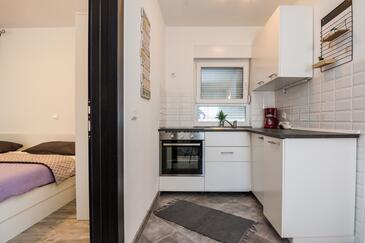 Apartments with parking space Vir - 18520