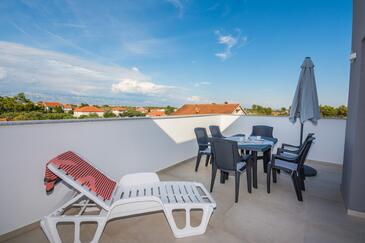 Leiligheter med basseng som passer for familier med barn Vir - 18522