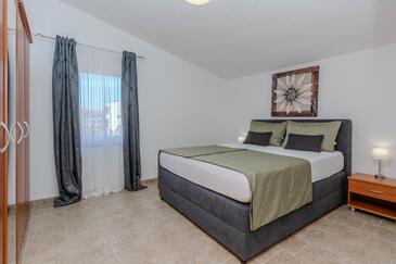 Apartments by the sea Vir - 18523