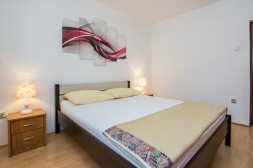 Apartments with parking space Vir - 18527