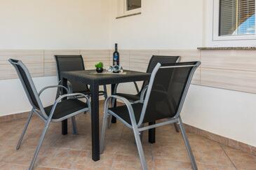 Apartments with parking space Vir - 18540