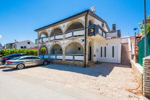 Apartmaji s parkingom Vir - 18540
