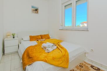 Lejlighedens parkeringsplads Vir - 18541