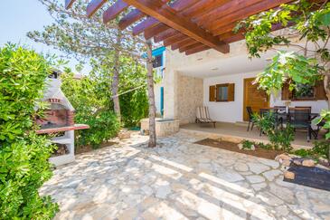 Apartmaji s parkingom Vir - 18544 Adriatic.hr