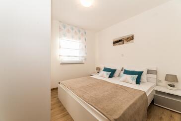 Apartments by the sea Vir - 18546