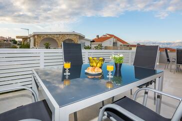 Apartmani uz more Vir - 18557