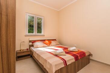 Apartments with parking space Vir - 18561