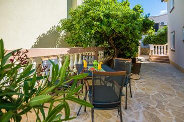 Apartments with parking space Vir - 18561