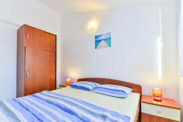 Apartments with terrace Vir, North Dalmatia