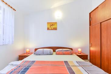 Apartments with terrace Vir, North Dalmatia