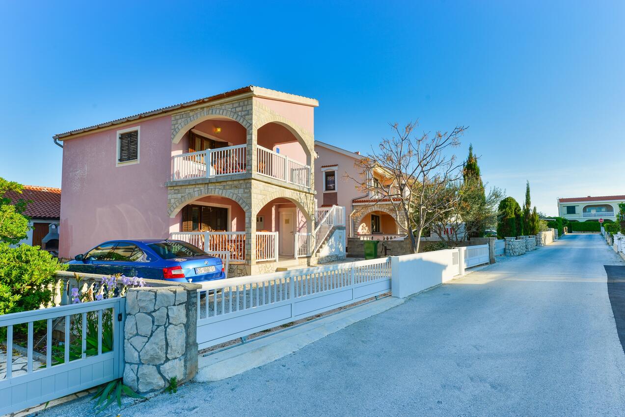 Apartments with terrace Vir, North Dalmatia