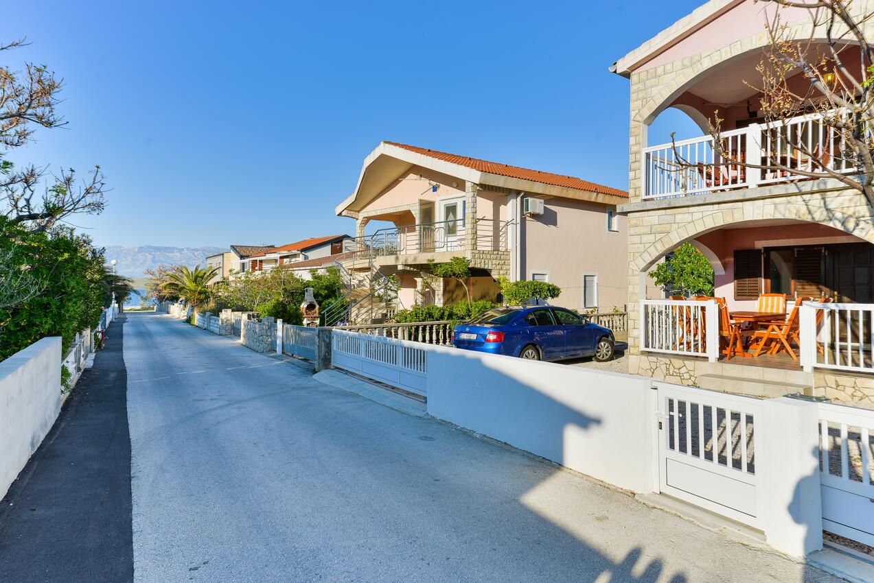 Apartments with terrace Vir, North Dalmatia