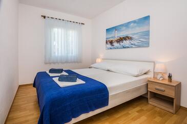 Apartments by the sea Vir - 18586