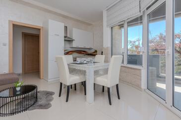 Apartments by the sea Vir - 18588