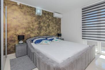 Apartments by the sea Vir - 18588