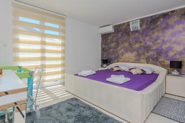 Apartments by the sea Vir - 18588