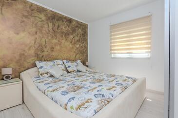 Apartments by the sea Vir - 18591