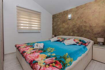 Apartments by the sea Vir - 18591