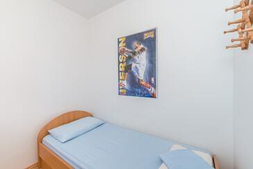 Apartmani uz more Vir - 18603