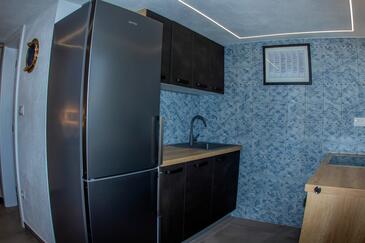 Appartamenti accanto al mare per famiglie Pisak, Almissa - Omiš - 18610