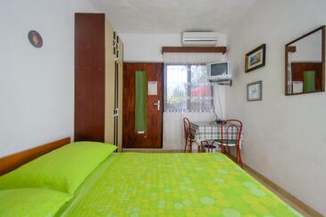 Apartments by the sea Arbanija, Čiovo - 18624