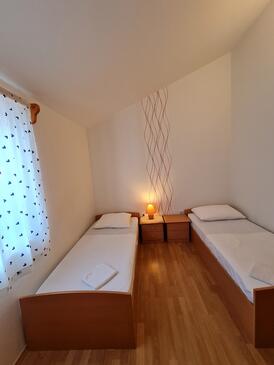 Ferienwohnungen mit Parkplatz Murter - 18630