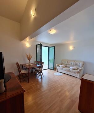 Ferienwohnungen mit Parkplatz Murter - 18630