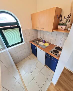 Apartments with parking space Murter - 18630