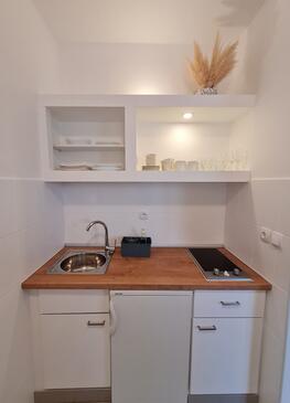 Apartments with parking space Murter - 18630