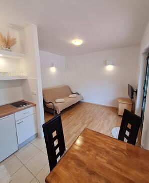 Apartments with parking space Murter - 18630