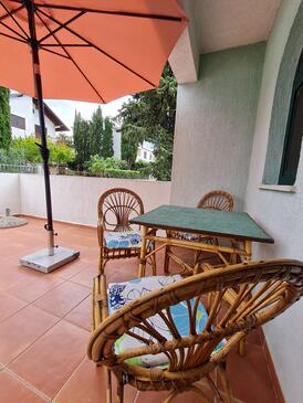 Apartments with parking space Murter - 18630