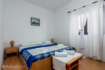 Apartments with parking space Fažana - 18639