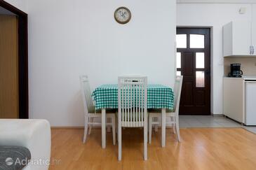 Apartments with parking space Fažana - 18639