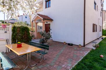 Apartments with parking space Fažana - 18639